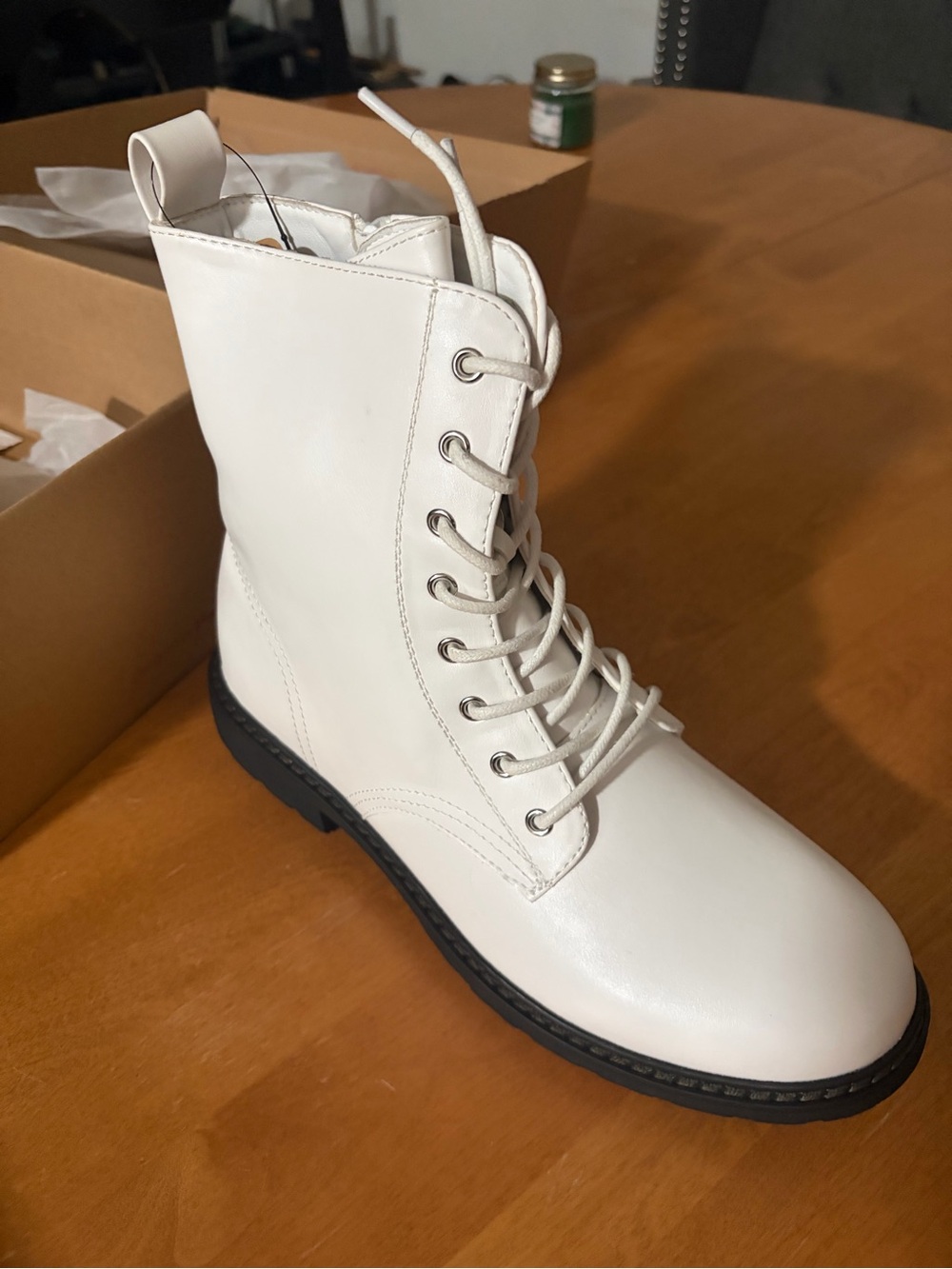 Vepose White Lace-Up Combat Boots with Black Sole